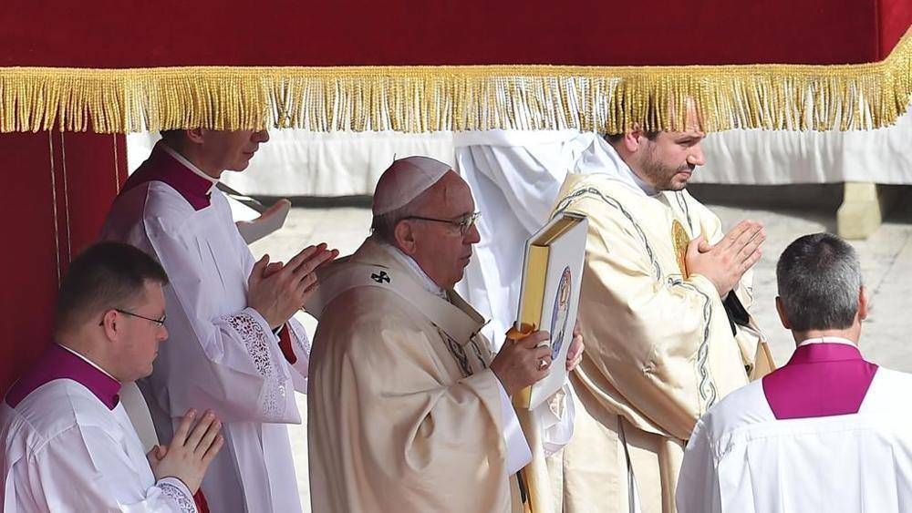 Todos estamos llamados a convertirnos en escritores vivientes del Evangelio