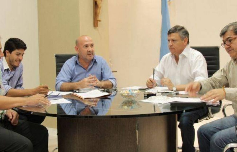 Peppo se comprometi� a brindar m�s obras en el interior