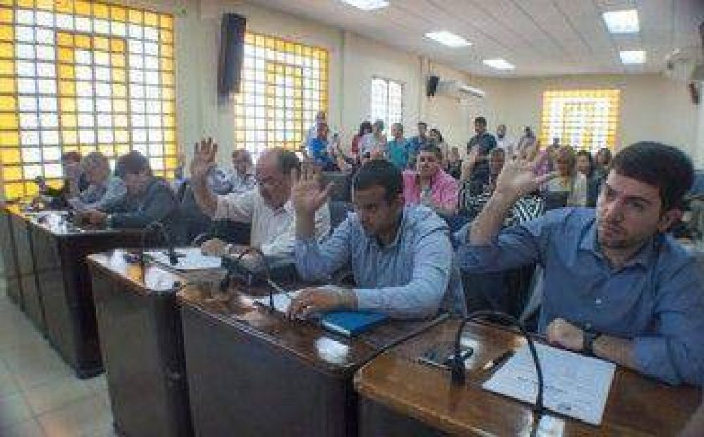  En Lan�s, aprobaron el aumento a municipales pol�ticos