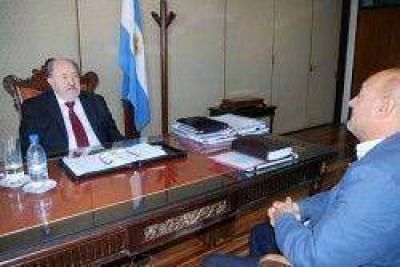 Rainone pidi� participaci�n �en la cosa p�blica�