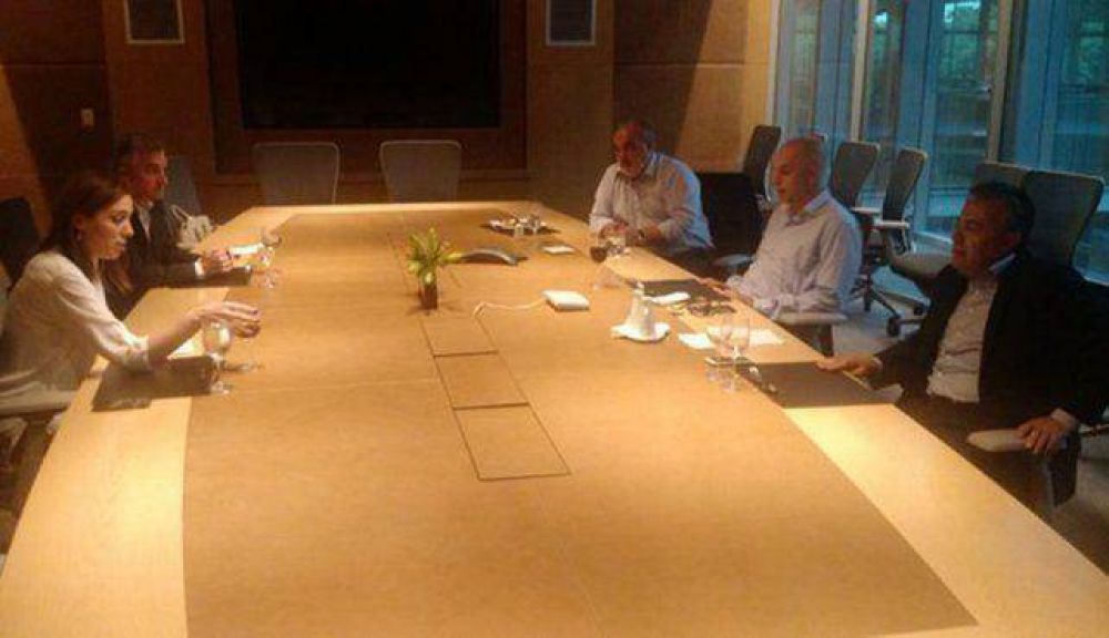 Cornejo estuvo en la cumbre de los gobernadores de Cambiemos