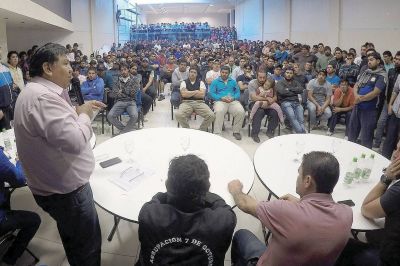 �vila encabez� multitudinaria asamblea de trabajadores de DLS y representantes de San Antonio Internacional