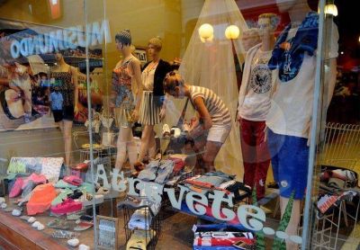 El comercio vendi� 5% menos en cantidad de unidades que en 2015