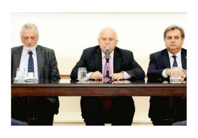 El gobernador Lifschitz present� varios proyectos para acercar la 