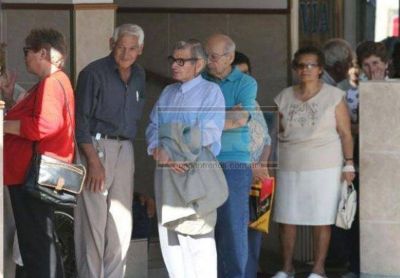 Reclaman aumento para los jubilados provinciales