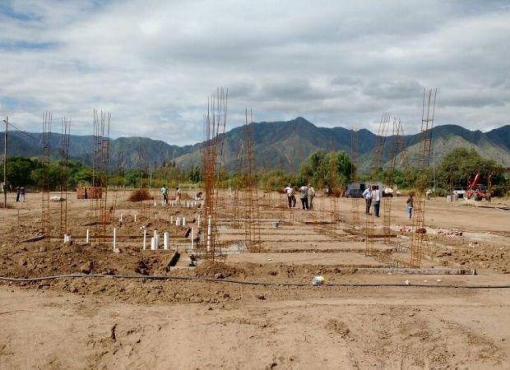 Empezaron a construir 34 casas para los inundados de Luj�n