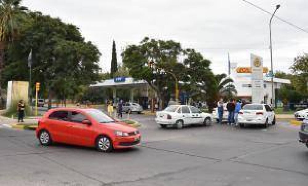 El aumento del GNC gener conflicto en taxis y remises