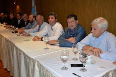 Casas, en la mesa chica de la reorganizaci�n del PJ Nacional