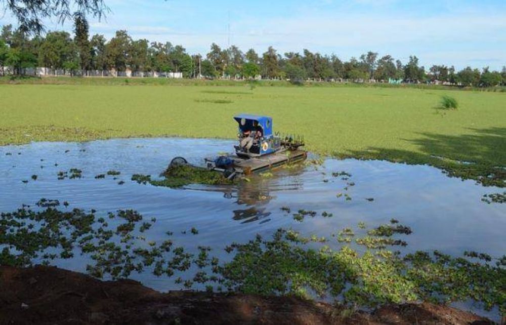 S�enz Pe�a limpia el Parque Tem�tico y la Terminal