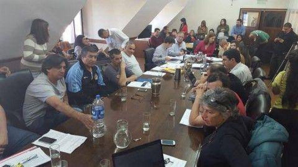 Los legisladores siguen acordando reformas a las leyes que los gremios exig�an derogar
