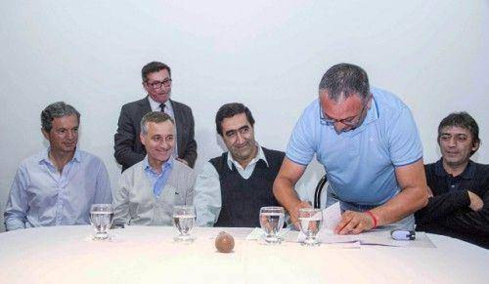 Firmaron la letra fina del acuerdo salarial capitalino