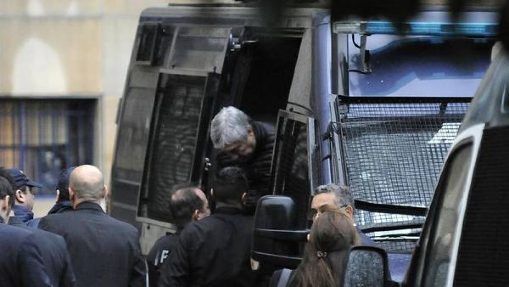 L�zaro B�ez se neg� a declarar y seguir� preso