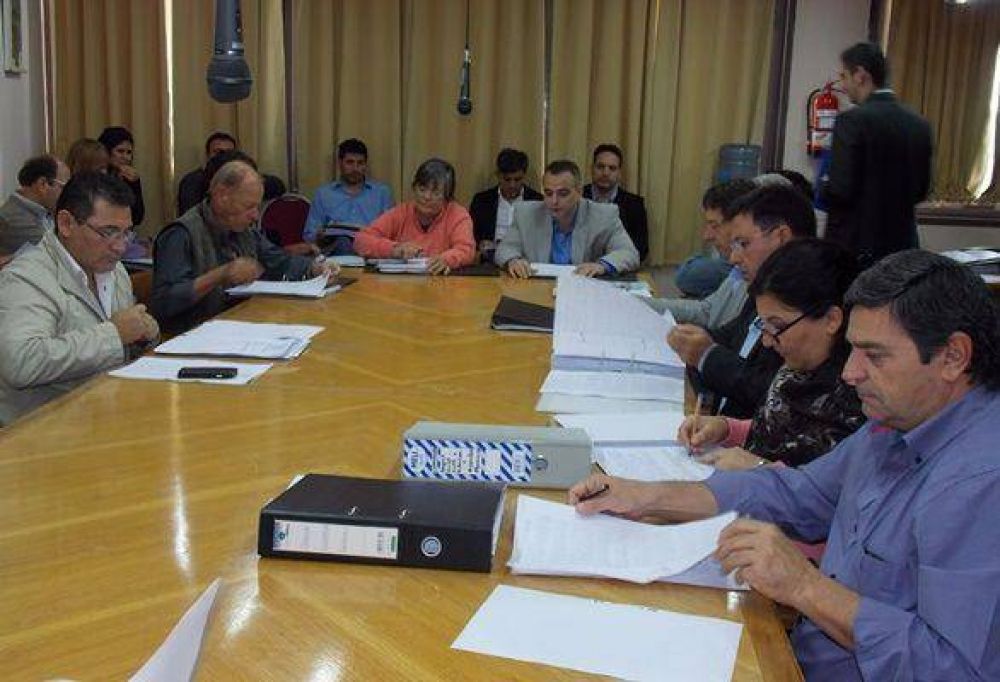 Municipios no podr�n recaudar por rubro cabaret