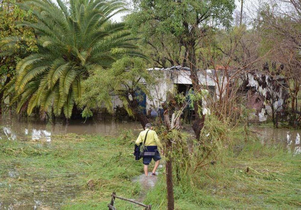 Las lluvias seguir�n dos semanas m�s y ya afectan a m�s de 9.000 personas en el Litoral