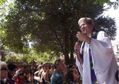 Sentir y vivir en la Iglesia en tiempos de crisis, padre Luis Ram�rez SJ