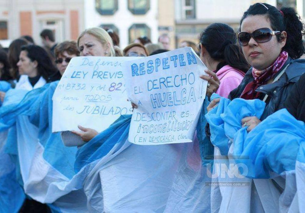 Dos fallos de la Justicia advirtieron al CGE que no puede realizar descuentos a los docentes sin autorizaci�n