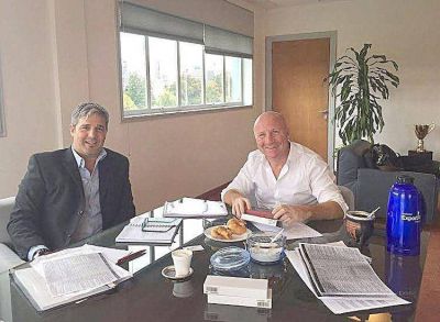 Mac Allister prometi� ayuda para concluir dos polideportivos