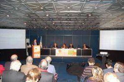 La FAM disert� en la Feria Mundial de Salud.