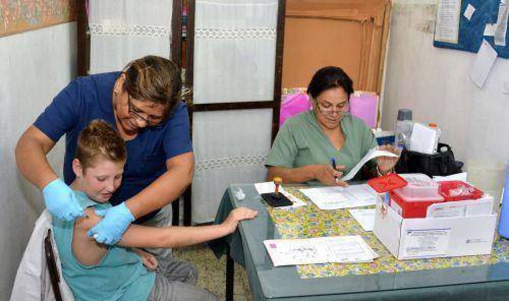 Lanzan campa�a de vacunaci�n en escuelas