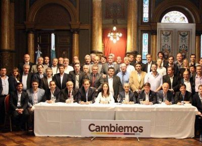Contundente muestra de fuerza de intendentes de Cambiemos
