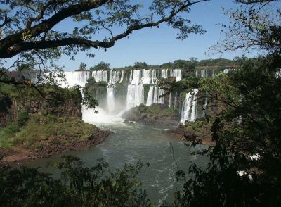 Advierten que las Cataratas del Iguaz� est�n amenazadas por las represas en Brasil
