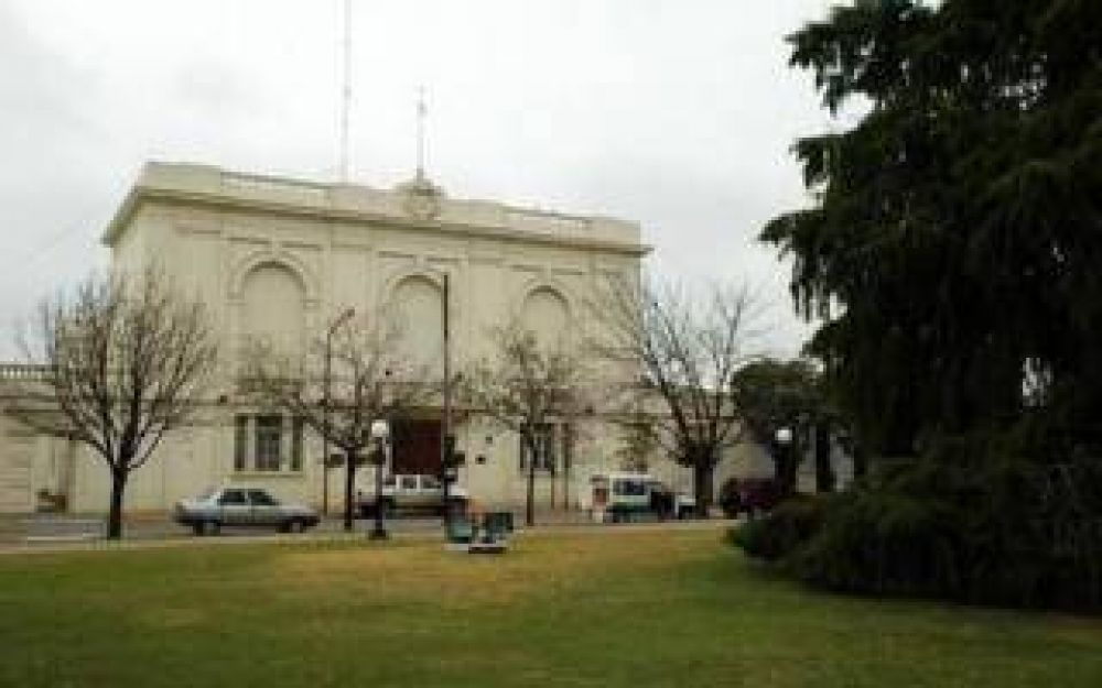 Denuncian despidos municipales en General Villegas