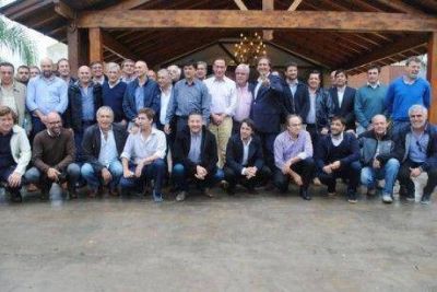 Esta vez los intendentes del FPV-PJ no anduvieron con vueltas: �el gobierno se sent� sobre una enorme falacia�
