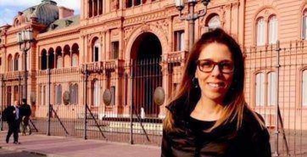 La denunciaron por ponerse en abogada defensora