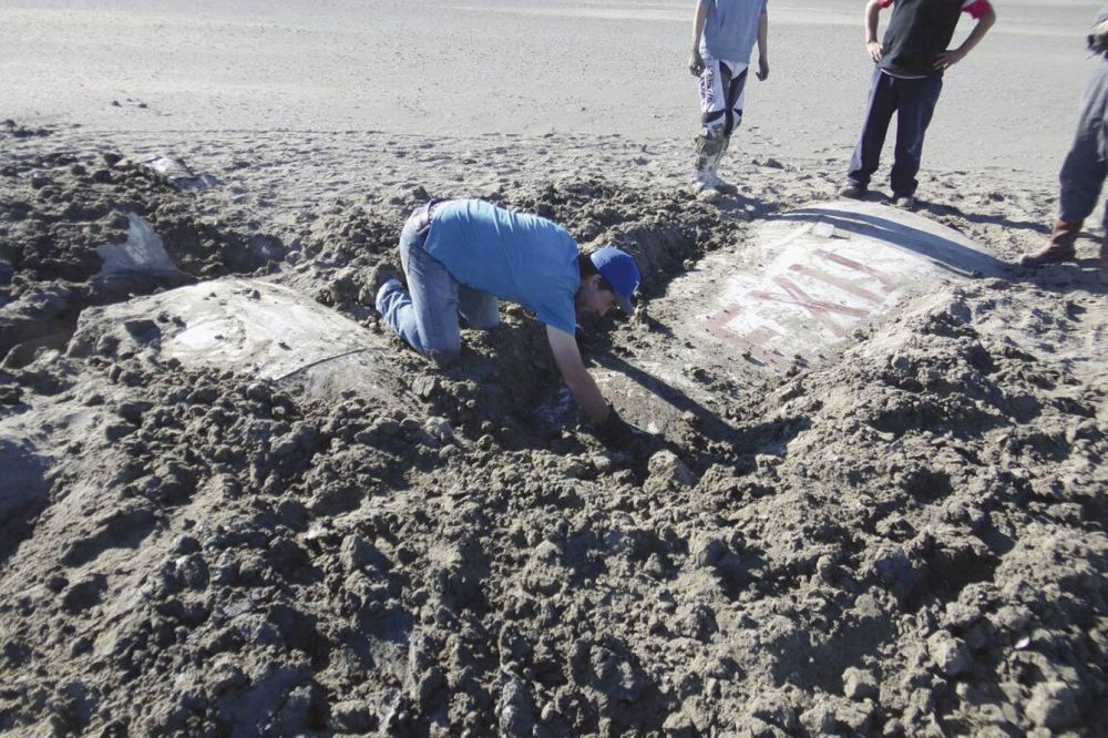 Hallan avi�n desaparecido en 1964 en el lago Colhu� Huapi