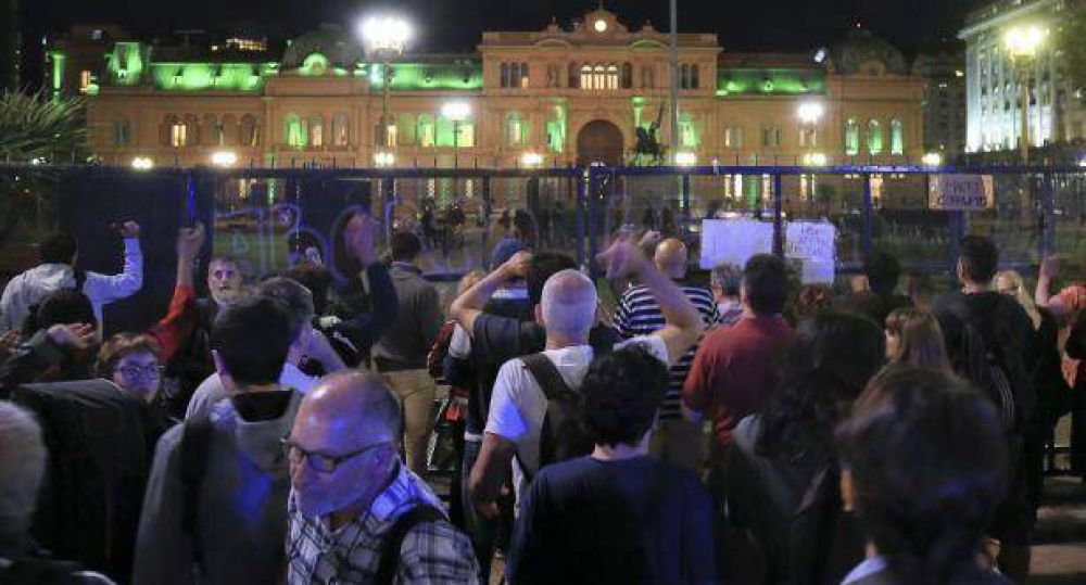 Protestas en Plaza de Mayo en contra del Gobierno