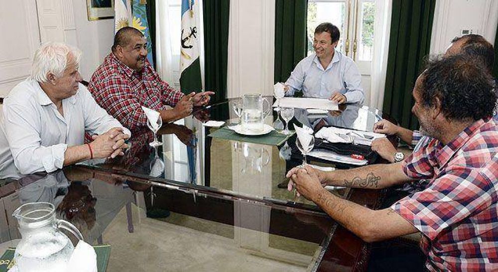 Municipales de Brown acordaron aumento salarial del 30%