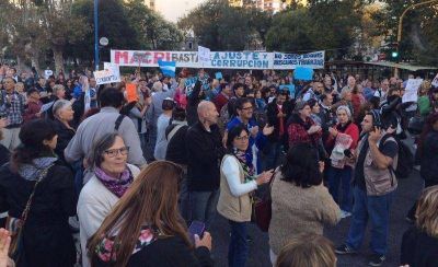 Marplatenses contra los despidos y el ajuste: piden la renuncia de Macri