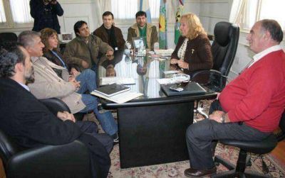 El Ejecutivo local e integrantes de Uni�n Celeste y Blanco mantuvieron un encuentro en virtud del di�logo pol�tico.