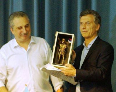 Macri pas� por Posadas y ratific� la continuidad del tarifazo el�ctrico