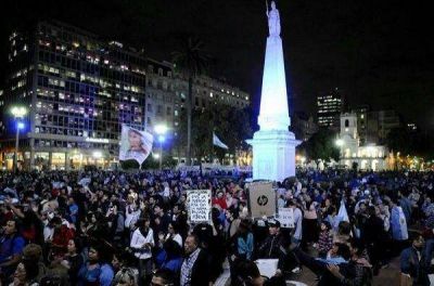 En el marco de los Panama Papers, Macri tuvo anoche su primer cacerolazo en contra