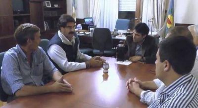 Sarqu�s apuesta a la relaci�n con intendentes y lleva el �operativo trigo� al sudeste bonaerense