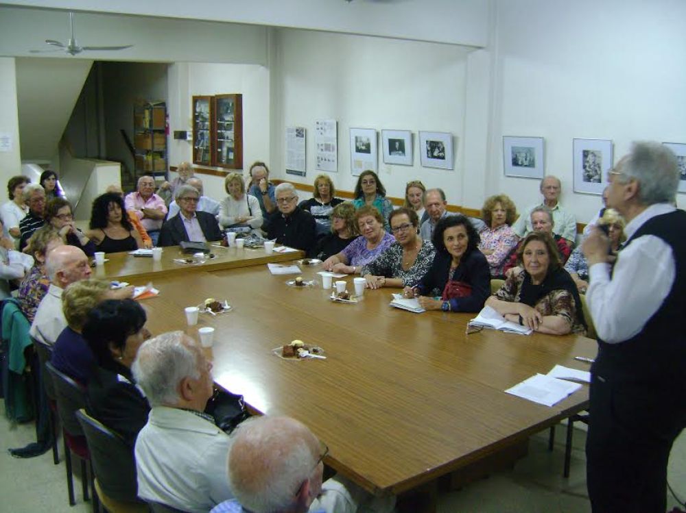 La Fundacin IWO recibi la donacin de documentos de Shifra Lerer y comenz su Idish tish 2016