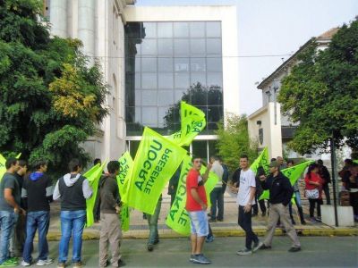 Trabajadores de la Uocra reclamaron por sus fuentes de trabajo