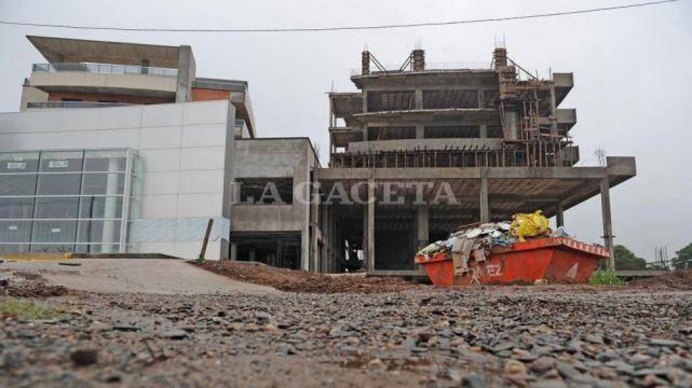 Cinco puntos en los que la obra de Alperovich Group transgrede el C�digo, seg�n la Municipalidad
