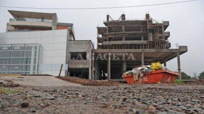 Cinco puntos en los que la obra de Alperovich Group transgrede el C�digo, seg�n la Municipalidad