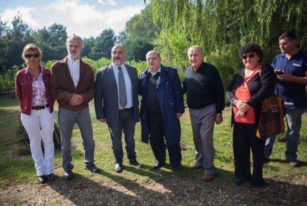 Arroyo y Abud firmaron acuerdo con el INTA y la Escuela Agraria �Nicol�s Repetto�