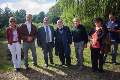 Arroyo y Abud firmaron acuerdo con el INTA y la Escuela Agraria �Nicol�s Repetto�