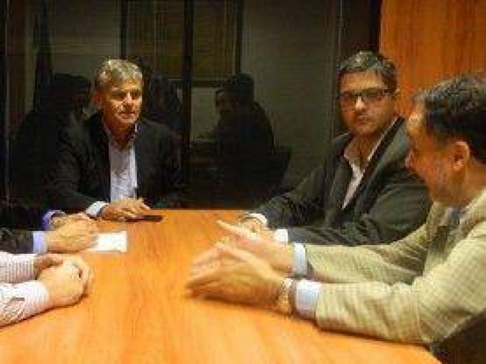 Municipio y Defensor�a del Pueblo coordinan acciones ante la suba de luz y gas