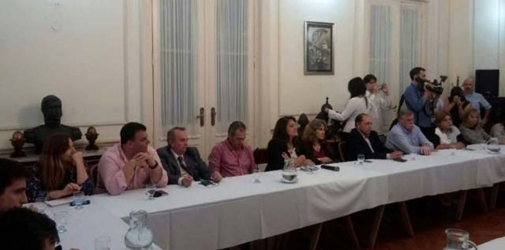 Lord�n particip� de una reuni�n con el Vicegobernador y el Ministro de Trabajo