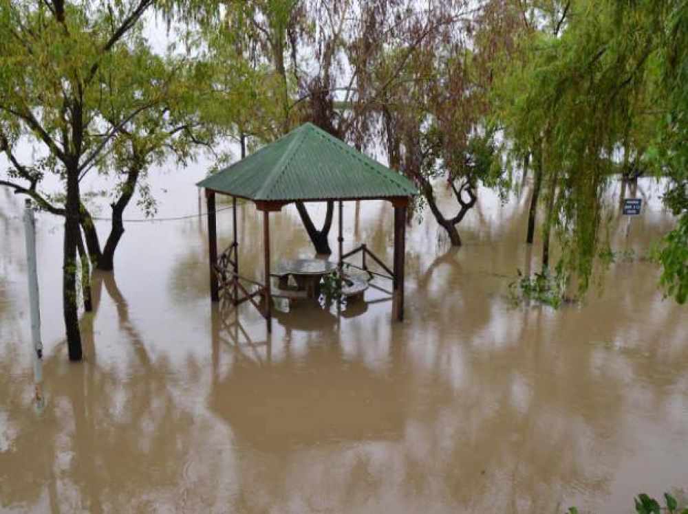 Hay 7.000 evacuados y m�s de 15.000 damnificados por inundaciones en el Litoral