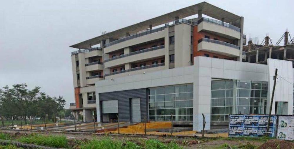 Campero acudi� al Concejo para que se demuelan las terrazas de la torre de Alperovich Group