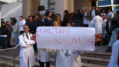 Exigen a Nicol�s Maduro aceptar la ayuda internacional ante la crisis sanitaria