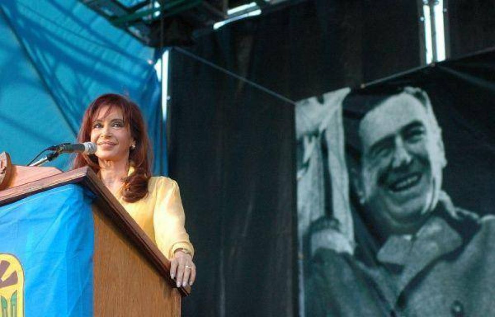 Cristina regresa para declarar y parte del kirchnerismo ve en ella la figura de Per�n