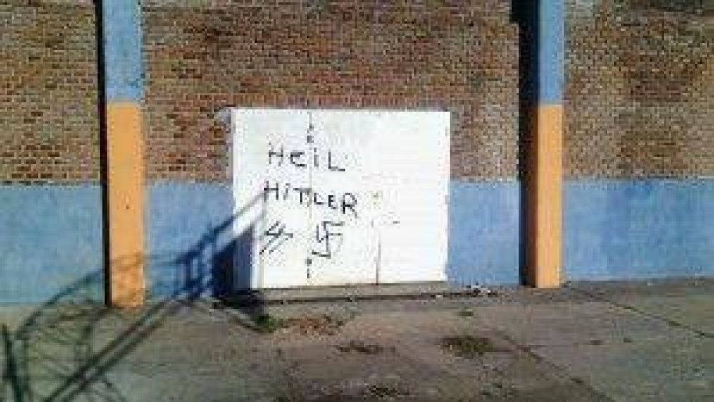 Entre Ros: cuatro detenidos por pintadas pro-nazis en el Parque Berduc