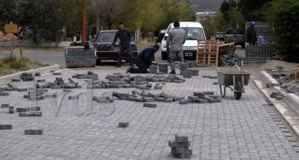 Ca�ad�n Seco contin�a pavimentaci�n de calles